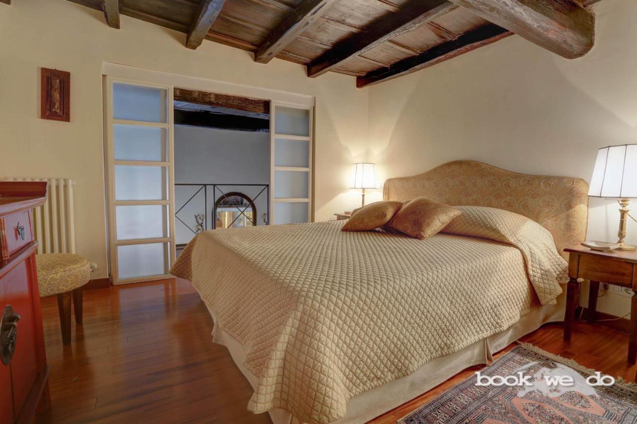 Trastevere - La Scala Bookwedo Rom